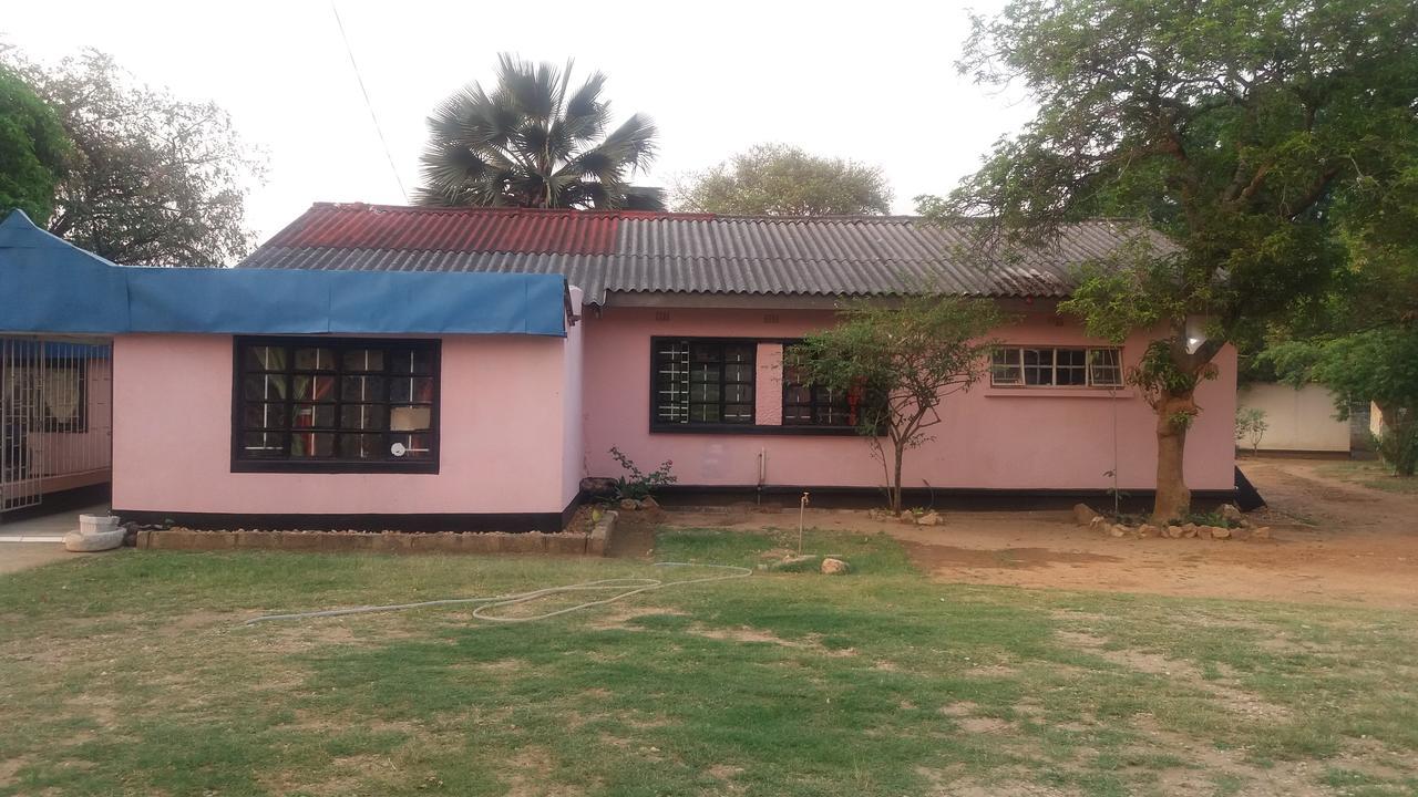 Kumunzi Backpackers Hostel Lusaka Buitenkant foto