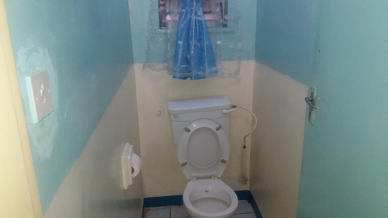 Kumunzi Backpackers Hostel Lusaka Buitenkant foto
