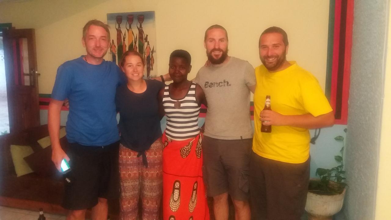 Kumunzi Backpackers Hostel Lusaka Buitenkant foto