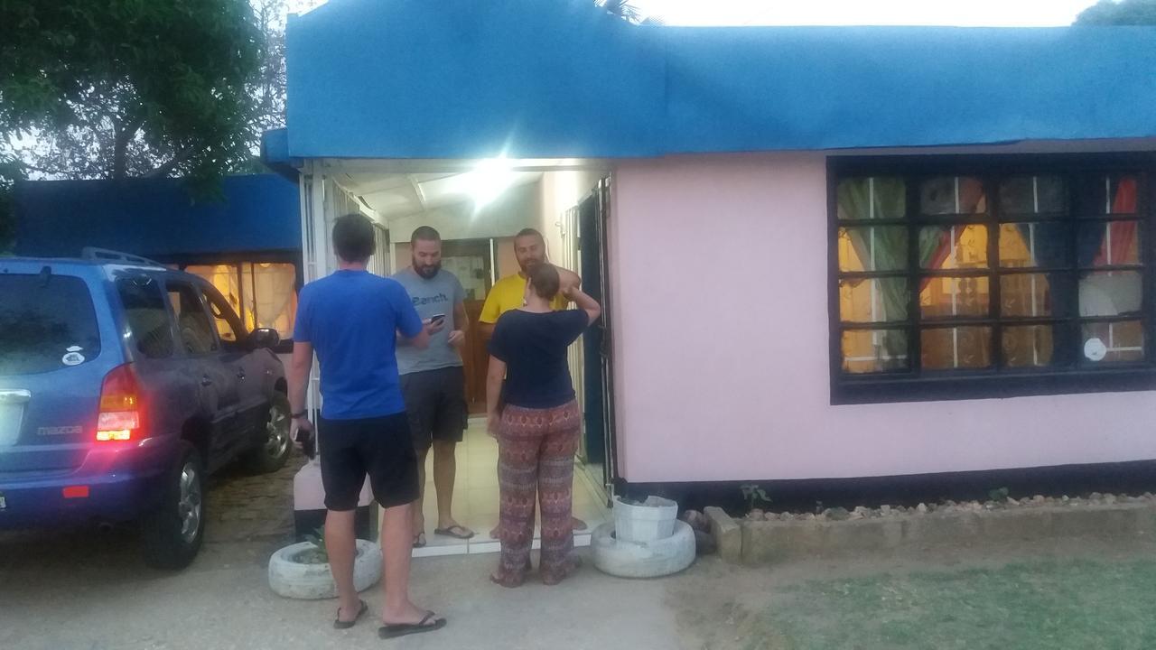 Kumunzi Backpackers Hostel Lusaka Buitenkant foto