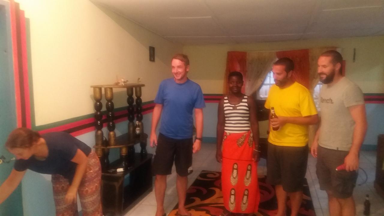 Kumunzi Backpackers Hostel Lusaka Buitenkant foto