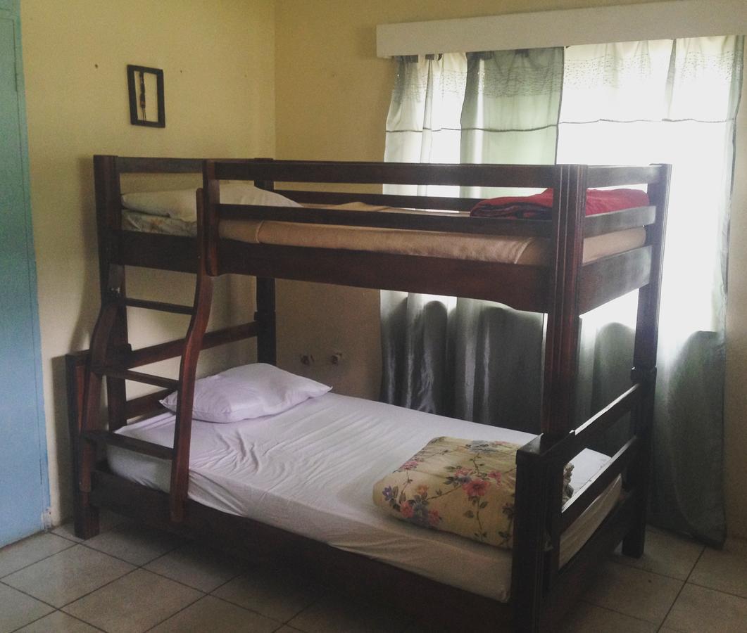 Kumunzi Backpackers Hostel Lusaka Buitenkant foto