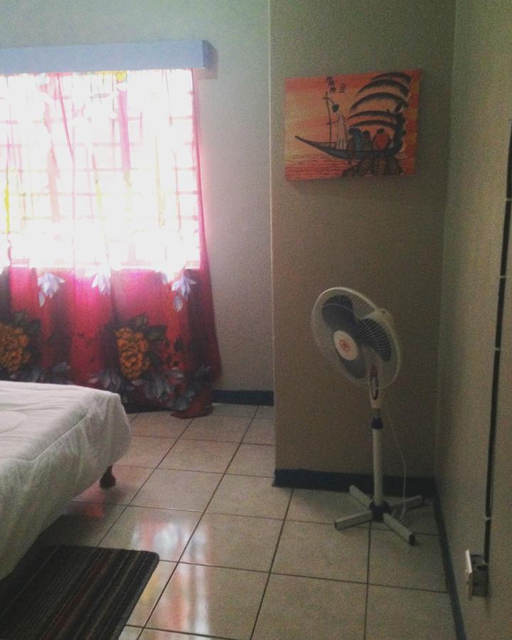 Kumunzi Backpackers Hostel Lusaka Buitenkant foto