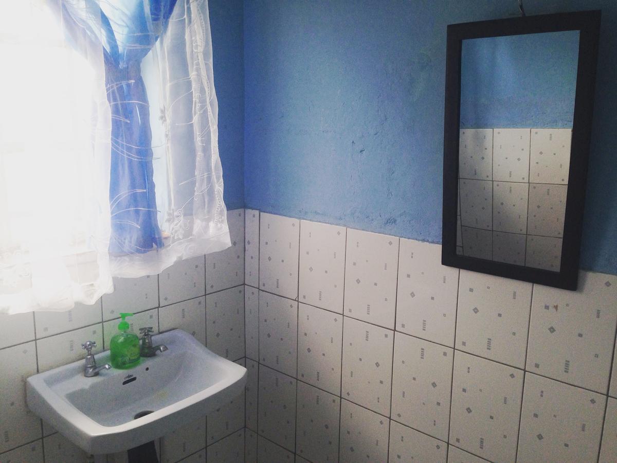 Kumunzi Backpackers Hostel Lusaka Buitenkant foto