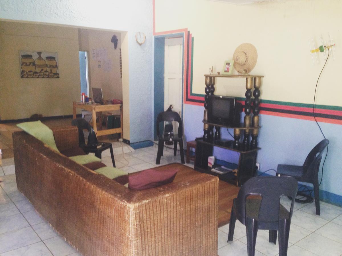 Kumunzi Backpackers Hostel Lusaka Buitenkant foto